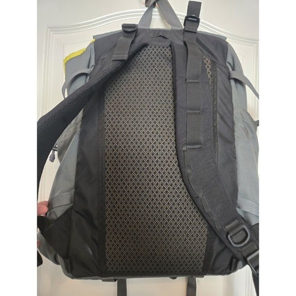 Topo Designs 36.8L Mountain Backpack Charcoal/Gray Excellent Condition. - Picture 8 of 15